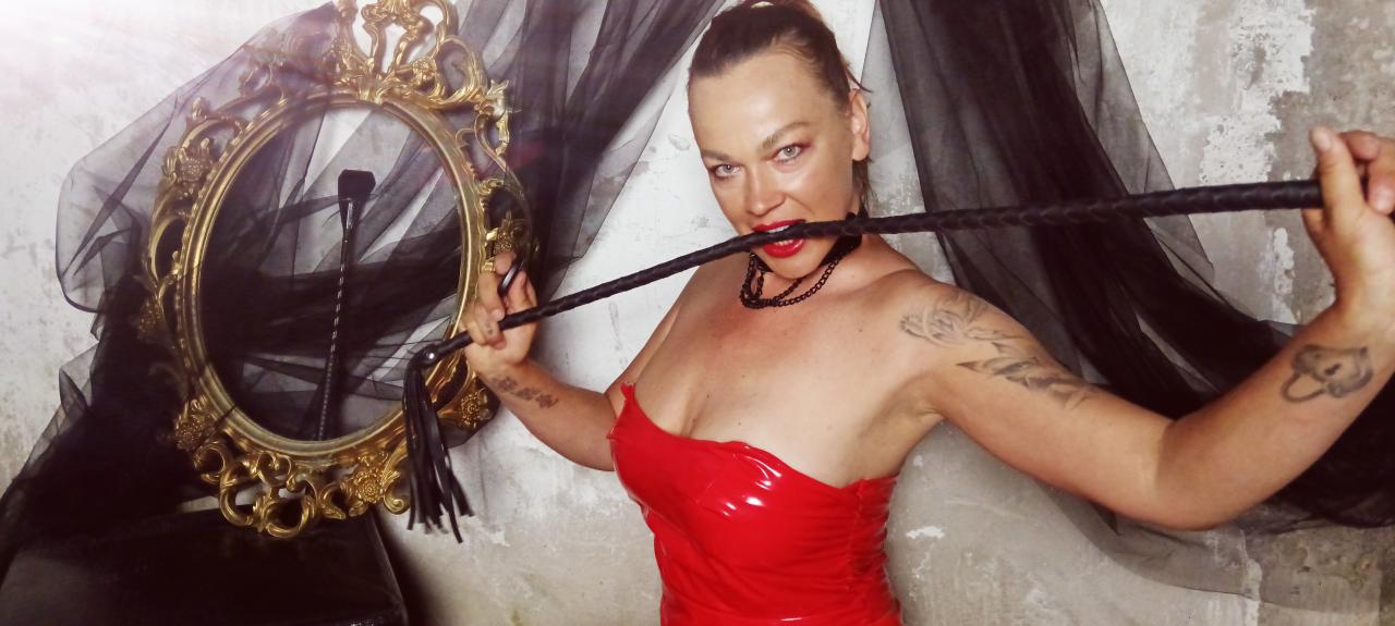 Webcam chat profile for CaraBarone: Legs, feet & shoes