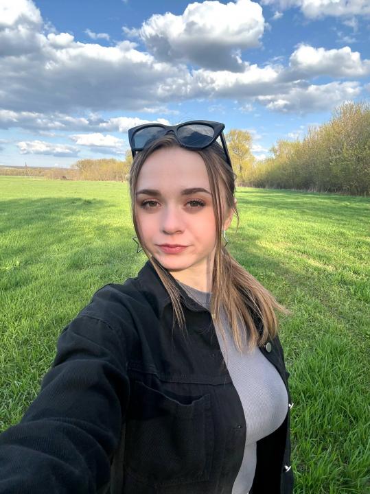 Webcam chat profile for 1MissChanel: Legs, feet & shoes