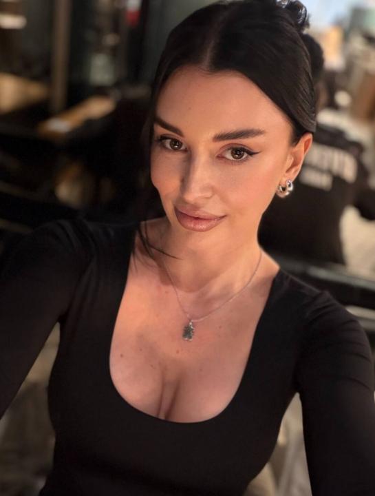 Webcam chat profile for Xylia: Ask about my Hobbies