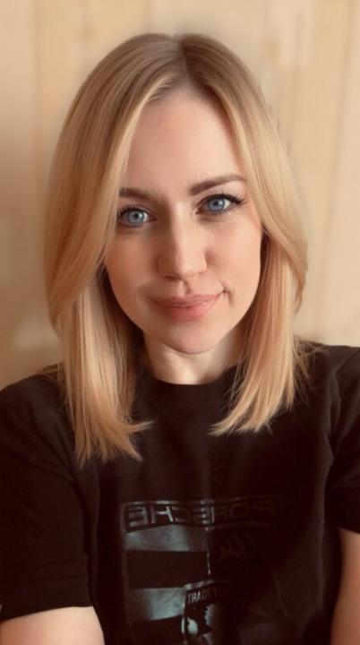 Webcam chat profile for LadyElyaWhisp: Books/Reading