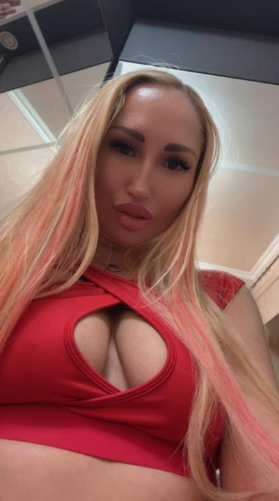 Webcam chat profile for CherryDreamer