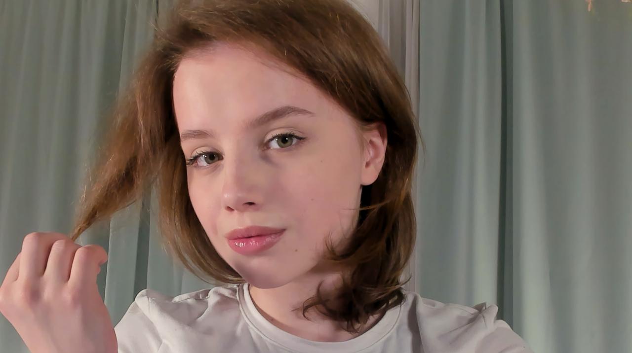 Webcam chat profile for GabiAddams: Legs, feet & shoes