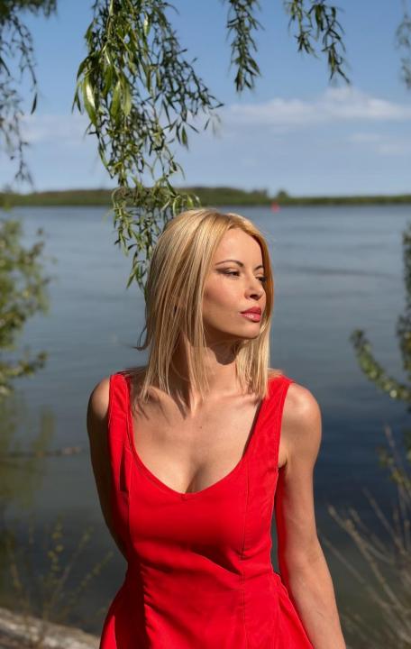 Webcam chat profile for syennavale: Legs, feet & shoes