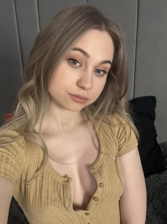 Webcam chat profile for ElizabethKittyy: Lingerie & stockings