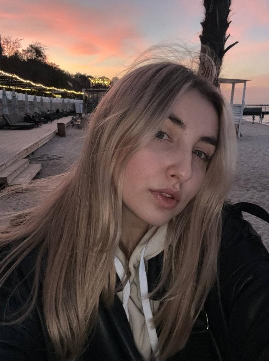 Webcam chat profile for LovelyAura