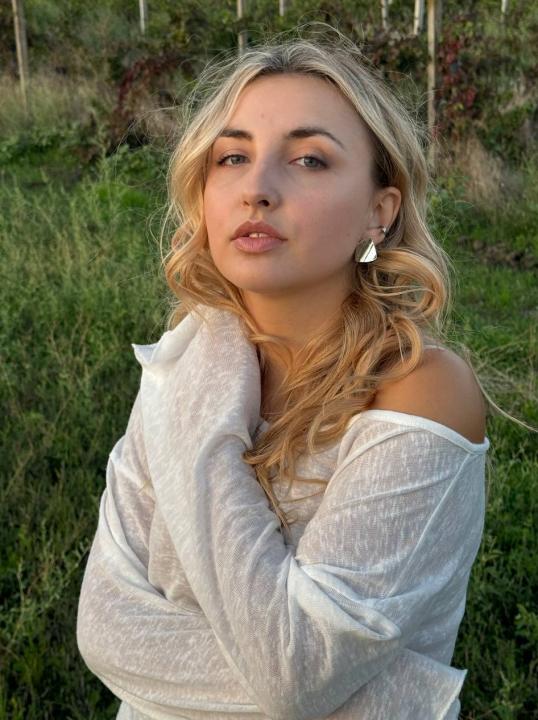 Webcam chat profile for LovelyAura