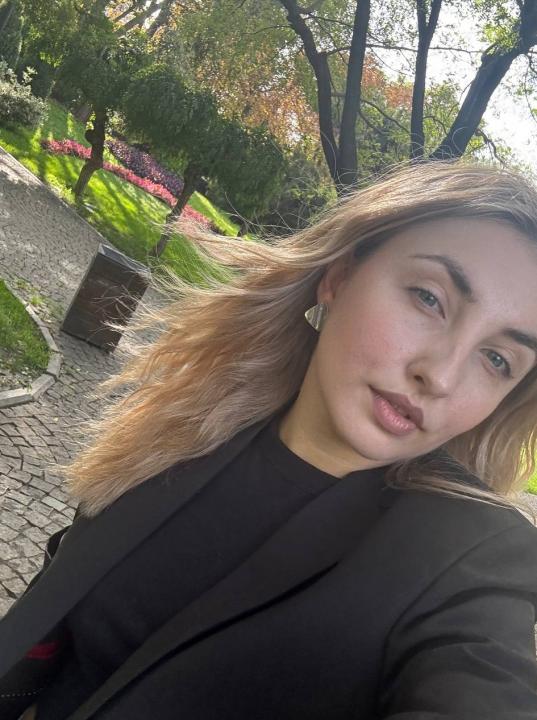 Webcam chat profile for LovelyAura