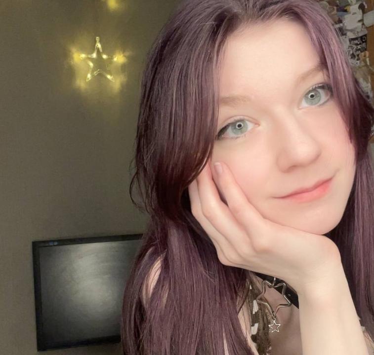 Webcam chat profile for Lorensia: Ask about my Hobbies