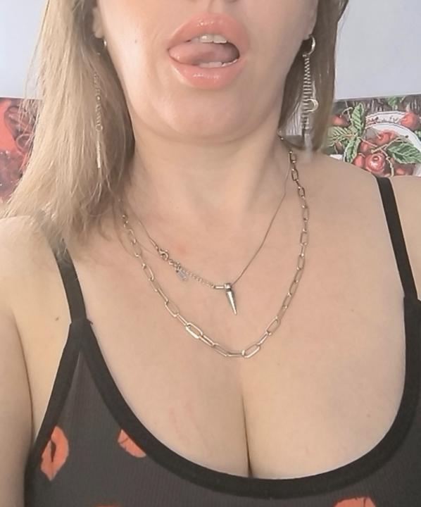 Webcam chat profile for SweetFlower: Legs, feet & shoes