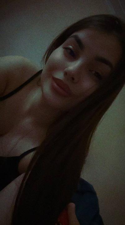 Webcam chat profile for KateXFlower: Legs, feet & shoes