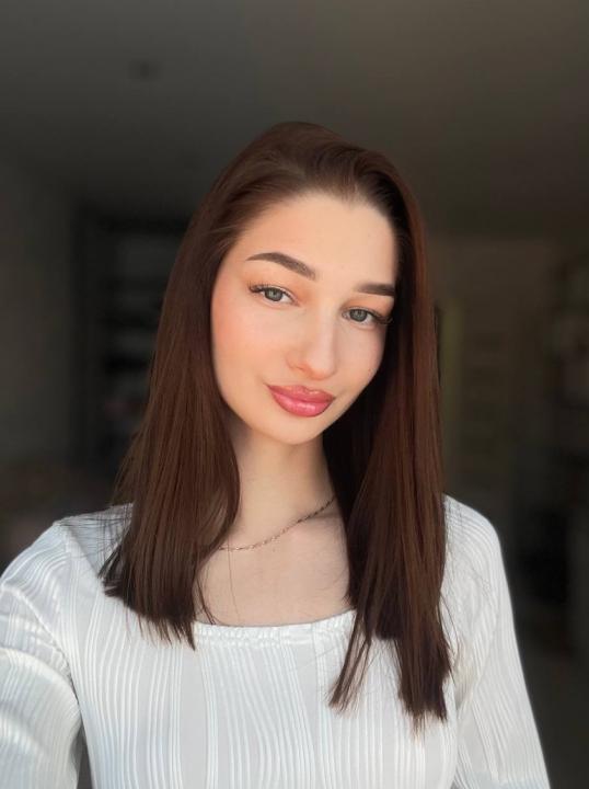 Webcam chat profile for Relya: Ask about my Hobbies