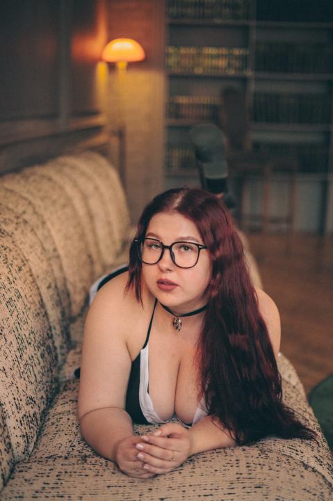Webcam chat profile for EffyRain: Legs, feet & shoes