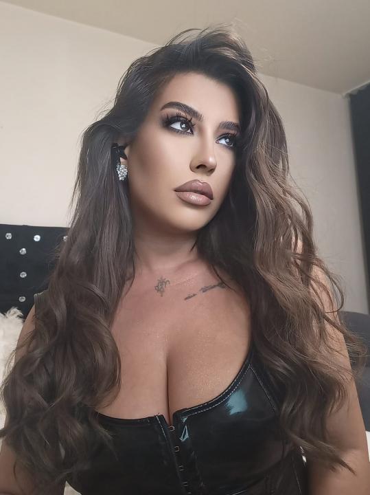 Webcam chat profile for GiselleReine: Bondage & discipline