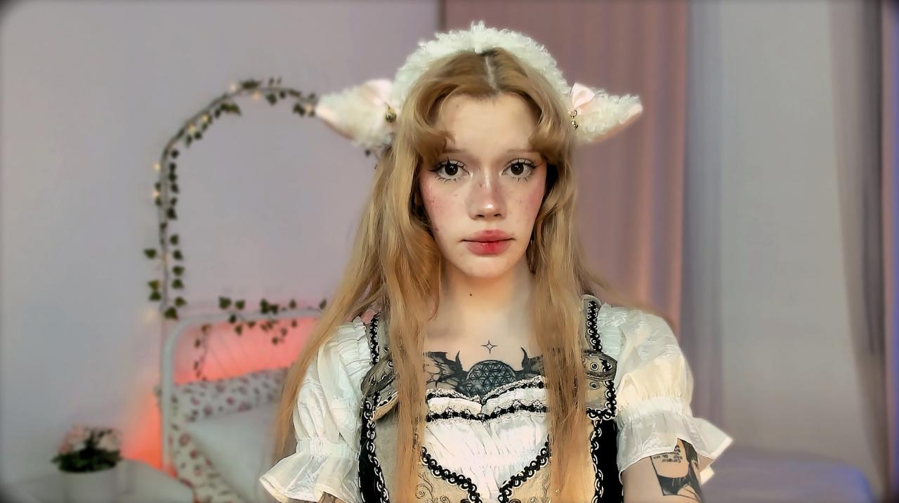 Webcam chat profile for SweetMell: Leather