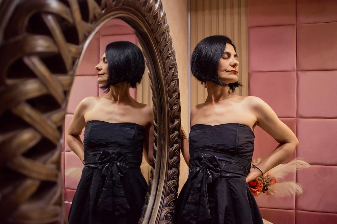 Webcam chat profile for KalystaSwiss: Legs, feet & shoes