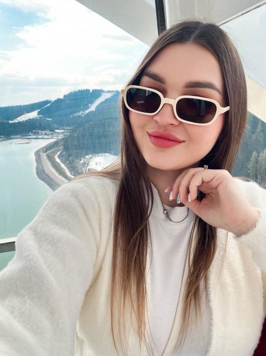 Webcam chat profile for Viola