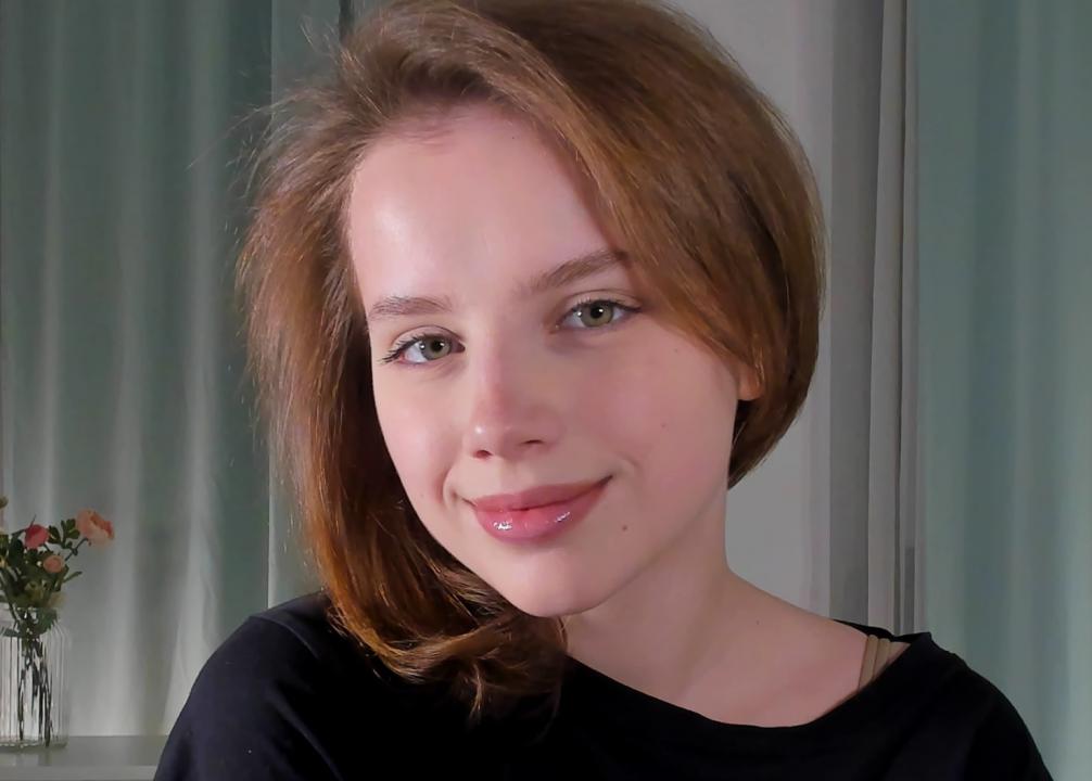 Webcam chat profile for GabiAddams: Legs, feet & shoes