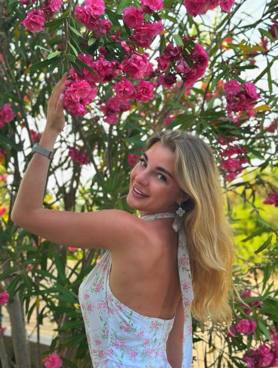 Webcam chat profile for Felys