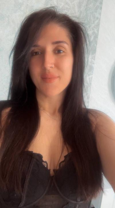 Webcam chat profile for Xavira