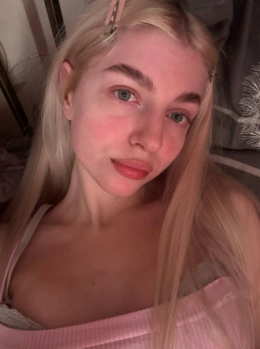 Webcam chat profile for Joliee: Ask about my Hobbies