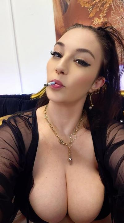 Webcam chat profile for VanesaSquirt: Kissing