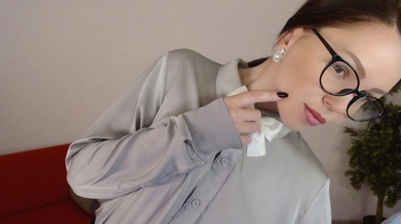 Webcam chat profile for VickyGold: Kissing