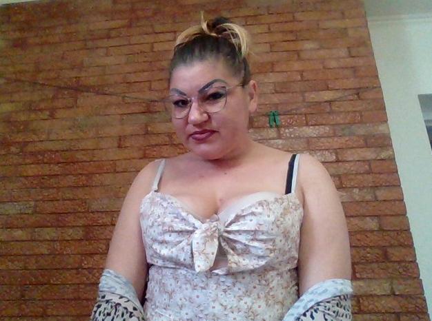 Webcam chat profile for NayaVibe: Outfits