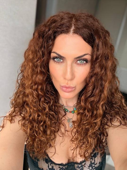 Webcam chat profile for Ulietta: Outfits