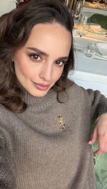 Webcam chat profile for SerenaMuse: Outfits