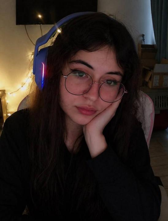 Webcam chat profile for Cyrina: Ask about my Hobbies