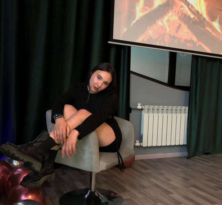 Webcam chat profile for LunaRiche: Exercise