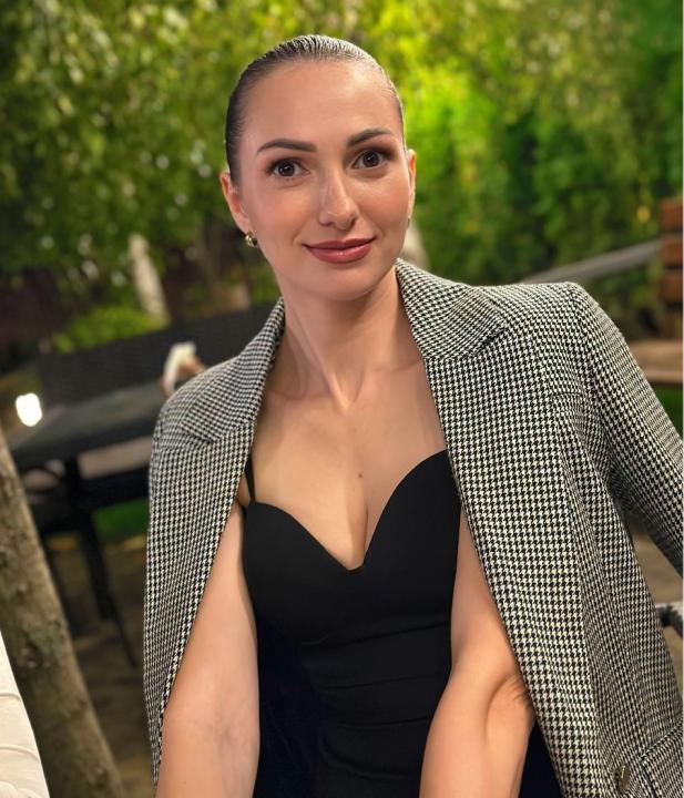 Webcam chat profile for MiraeBell: Outfits