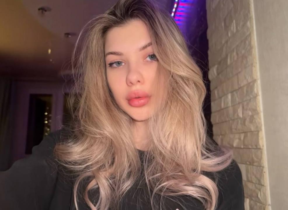 Webcam chat profile for 1Bezvia: Ask about my other interests