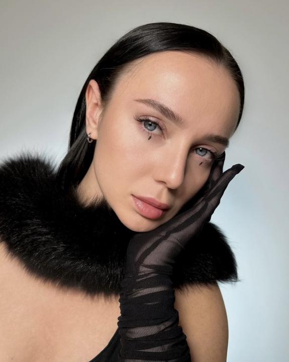 Webcam chat profile for MSALISA: Outfits