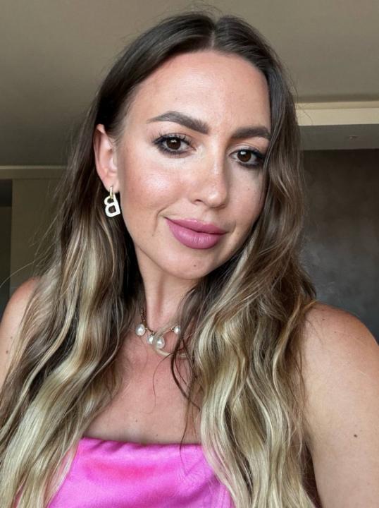 Webcam chat profile for Zerlune: Ask about my Hobbies