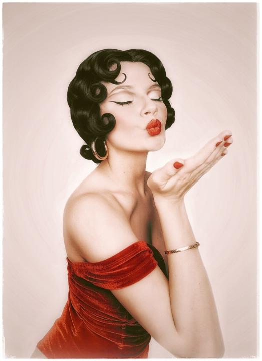 Webcam chat profile for JunneWers: Legs, feet & shoes