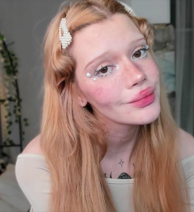 Webcam chat profile for SweetMell: Leather