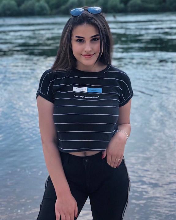 Webcam chat profile for QueenOfVibes