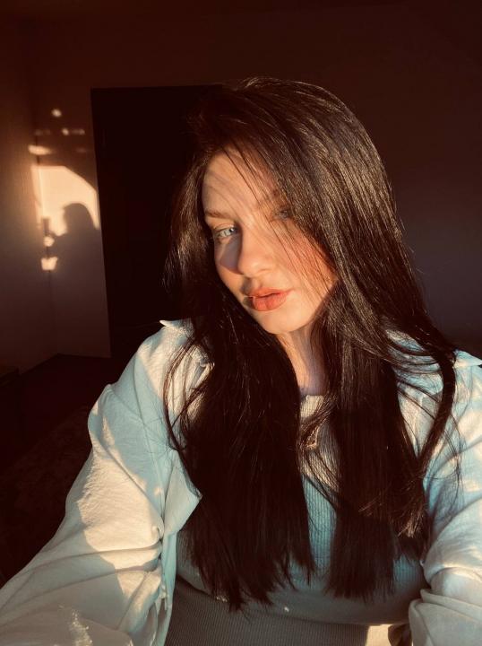 Webcam chat profile for Geneviene: Ask about my Hobbies