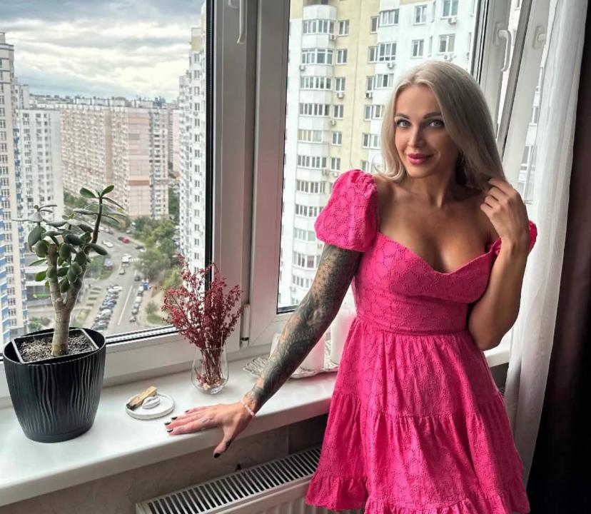 Webcam chat profile for Barbie: Leather