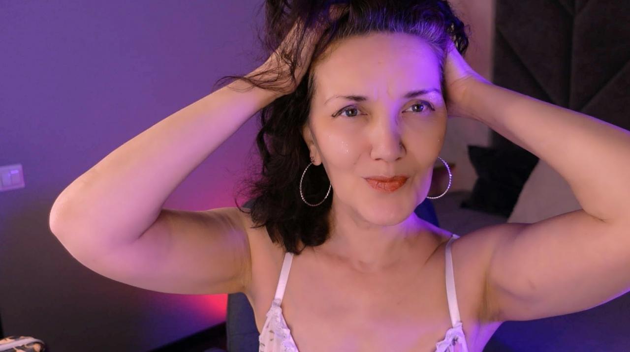 Webcam chat profile for IreneMarlow: Leather