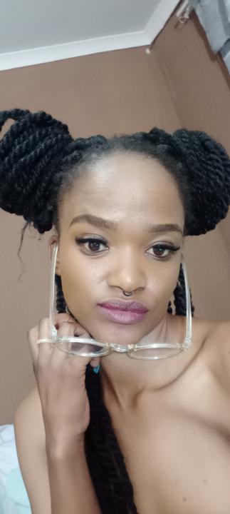 Webcam chat profile for NubianFairy: Legs, feet & shoes