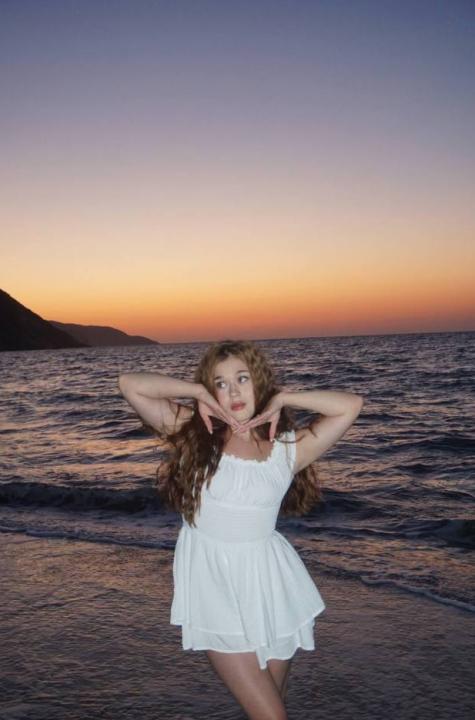 Webcam chat profile for LadyyLove: Travel