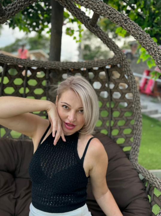 Webcam chat profile for Arixa