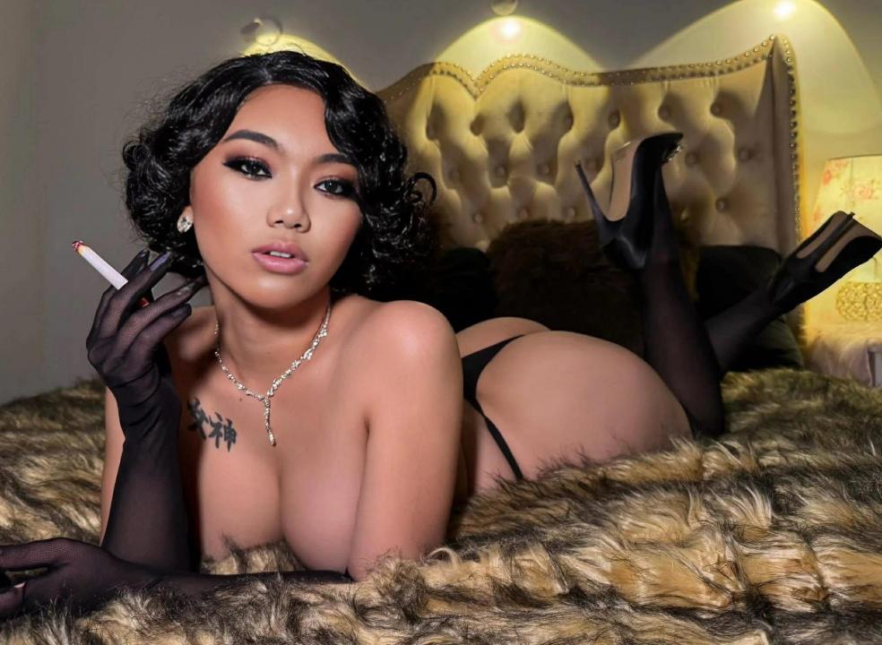 Webcam chat profile for VeniceFierro: Jerking off