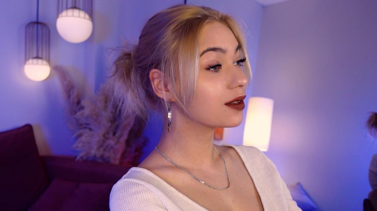 Webcam chat profile for AlysiaSun: Legs, feet & shoes