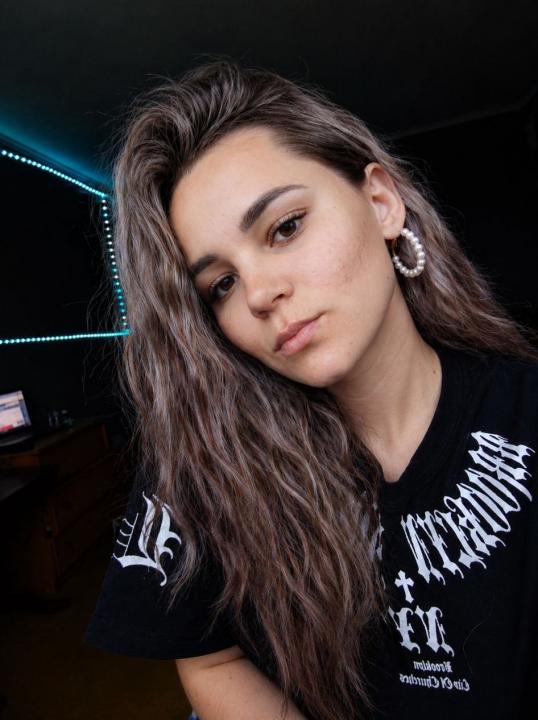 Webcam chat profile for Nensi: Outfits