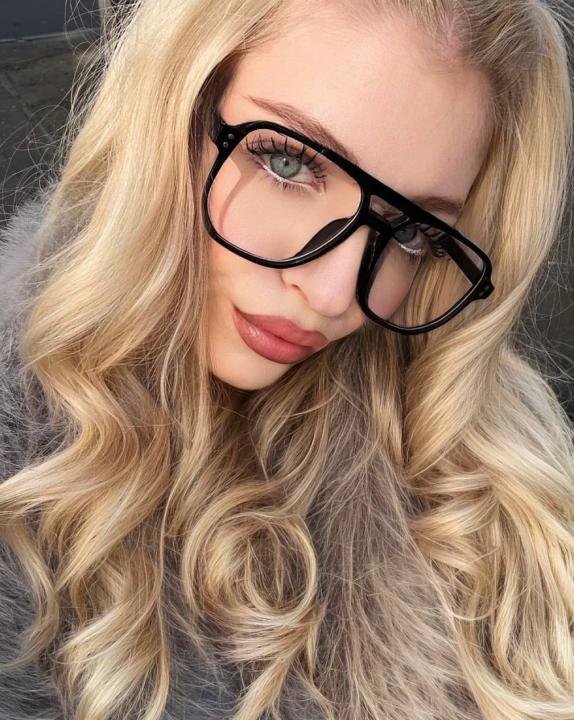 Webcam chat profile for Joliee: Ask about my Hobbies