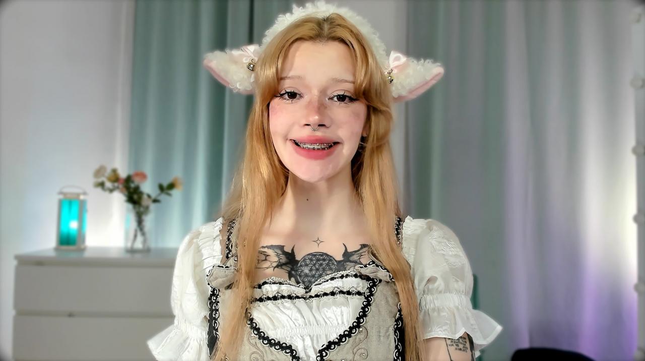 Webcam chat profile for SweetMell: Leather