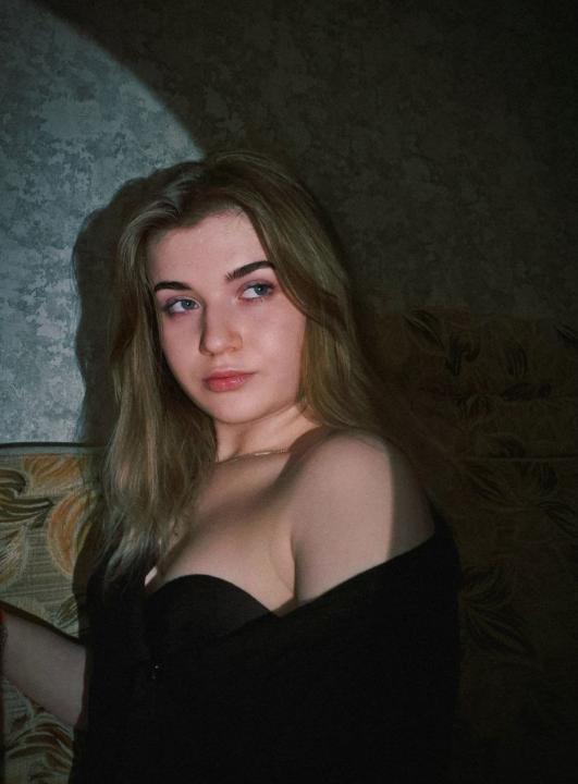 Webcam chat profile for GloriaRai: Art